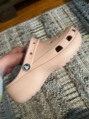 CROCS Classic Platform Clog in Blush Pink